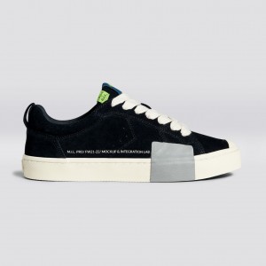 Men Cariuma Low Top Suede OCA LOW Black | TO2078491