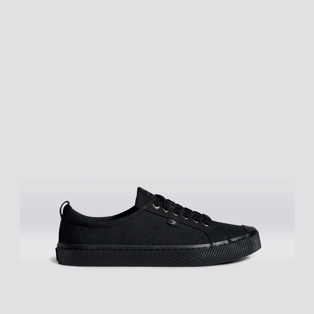 Men Cariuma Low Top Canvas Vegan OCA LOW All Black | RP9348270