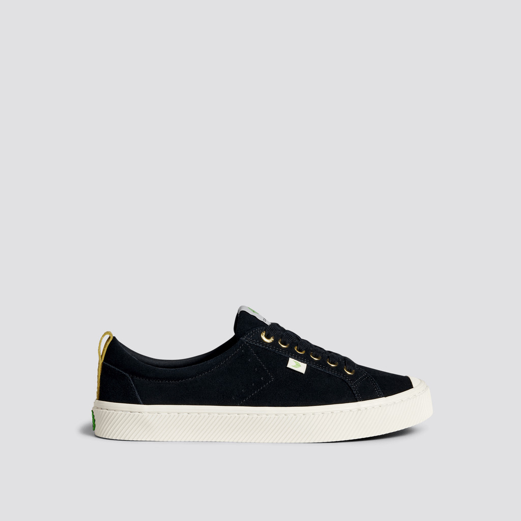 Men Cariuma Low Top Suede OCA LOW Black | HR3149805