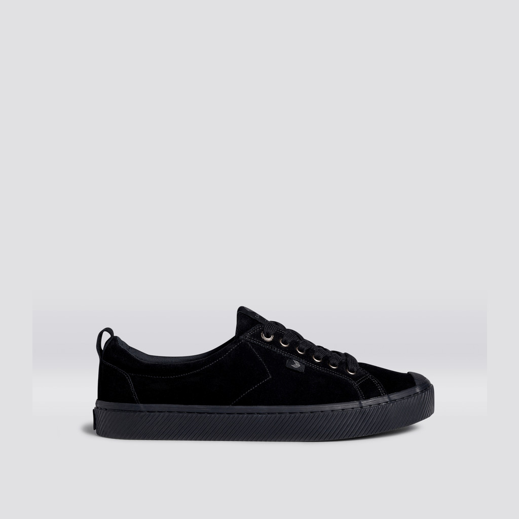 Men Cariuma Low Top Suede OCA LOW Black | DG9680253