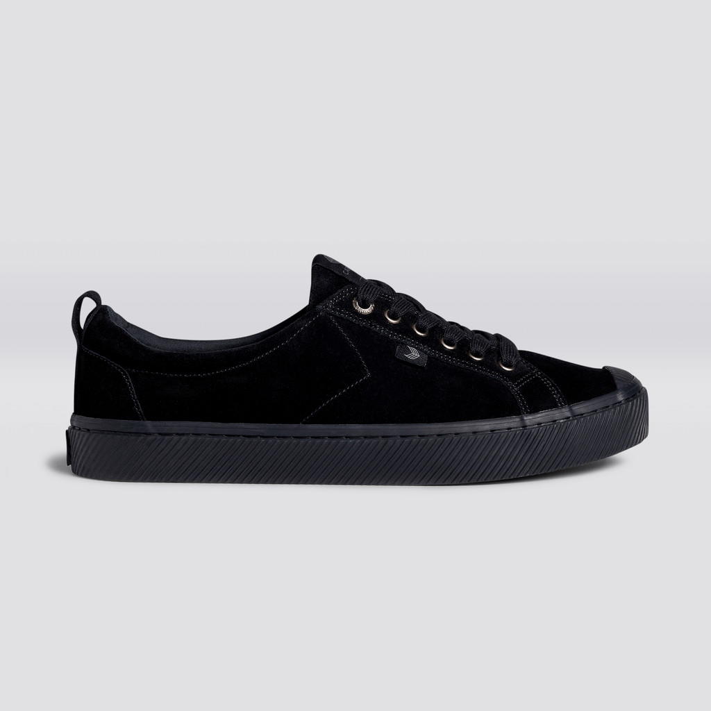 Men Cariuma Low Top Suede OCA LOW Black | DG9680253