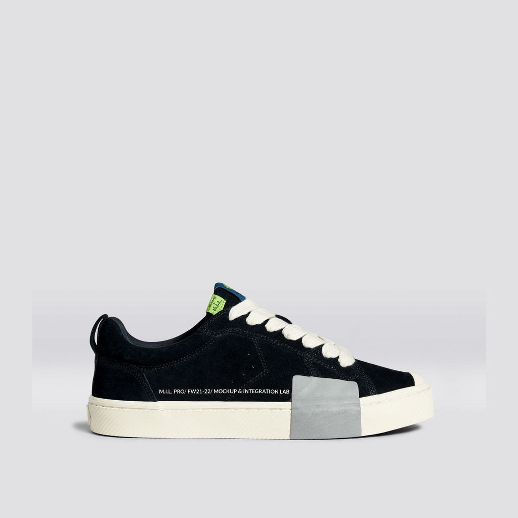 Men Cariuma Low Top Suede OCA LOW Black | TO2078491