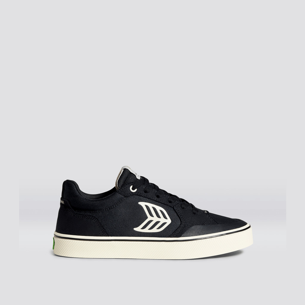 Men Cariuma Low Top Suede The Vallely Black / Ivory | FZ5347216