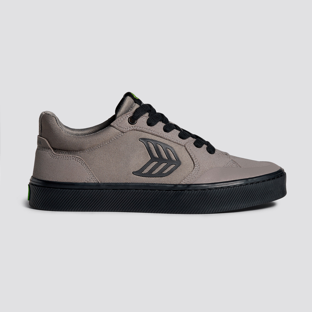 Women Cariuma Low Top Suede The Vallely Grey / Black | CG6918327